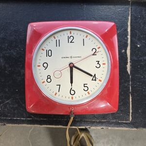 Vintage GE General Electric Red 'Epicure' Kitchen Wall Clock - Mid-Century Moder
